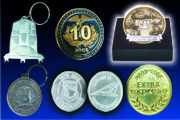 LLAVEROS, MONEDAS, MEDALLONES